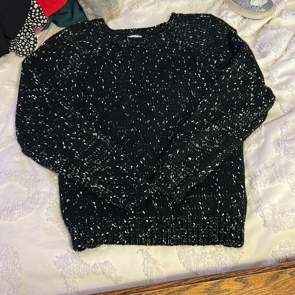 Voy Black and White Sweater Size Large. Only worn once very good condition.
